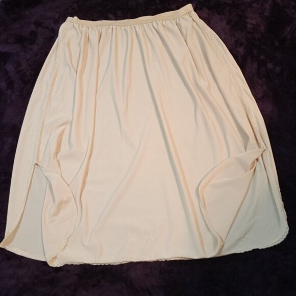 Vintage Dutchmaid Non Cling Half Slip Beige Lace Trim Side Slits Nylon Size XX - Picture 1 of 10
